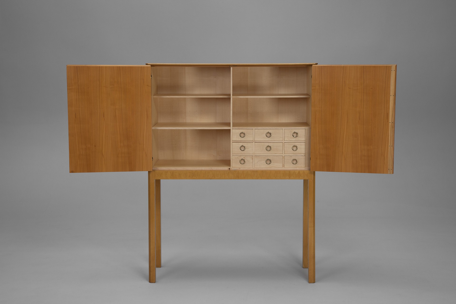 Cabinet image 3