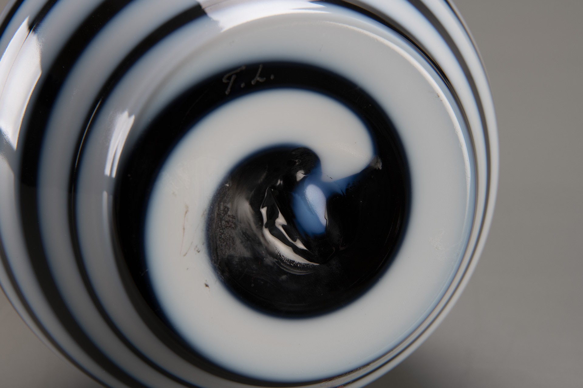 Vase image 4