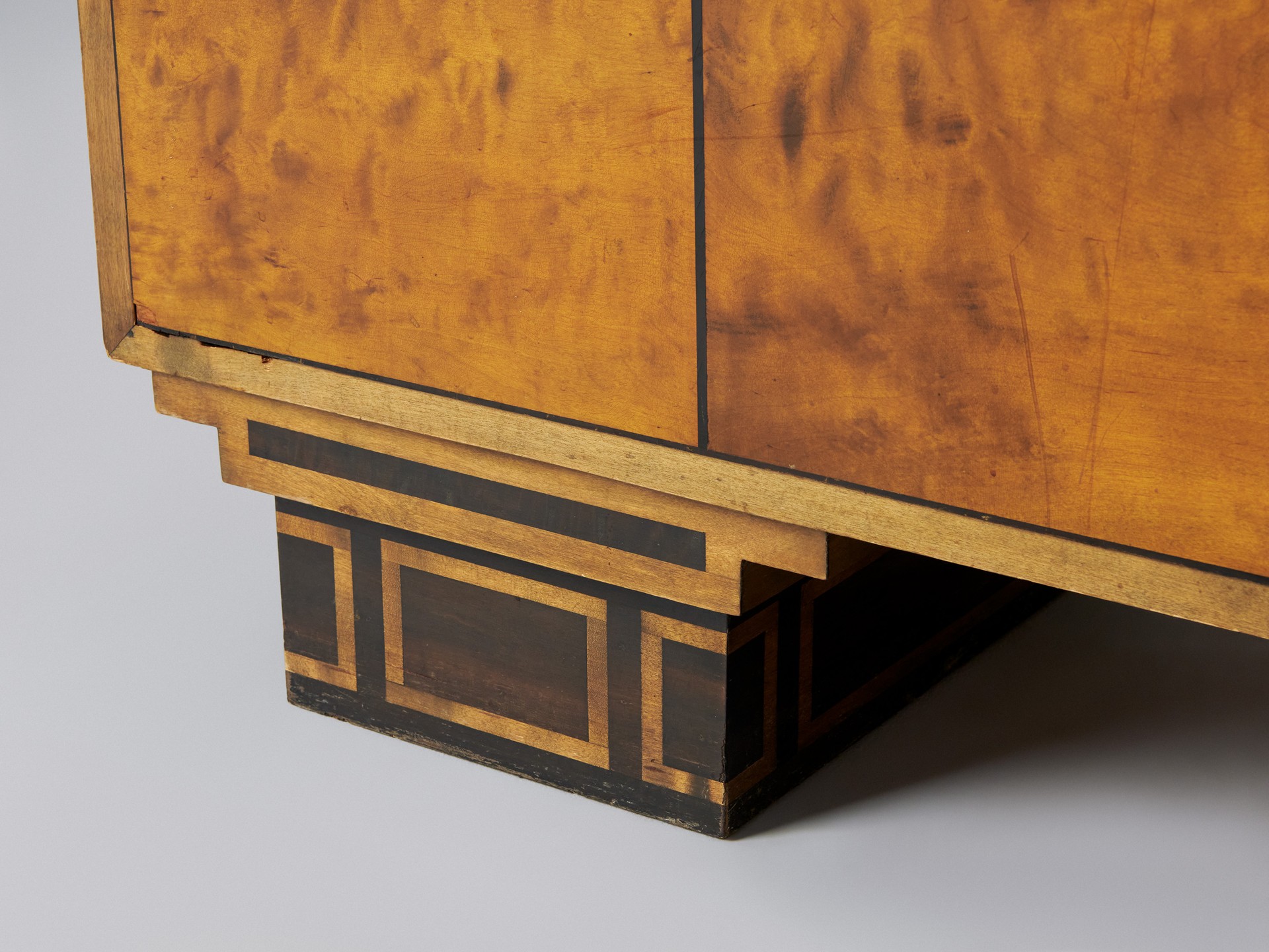 Swedish Grace Cabinet image 11