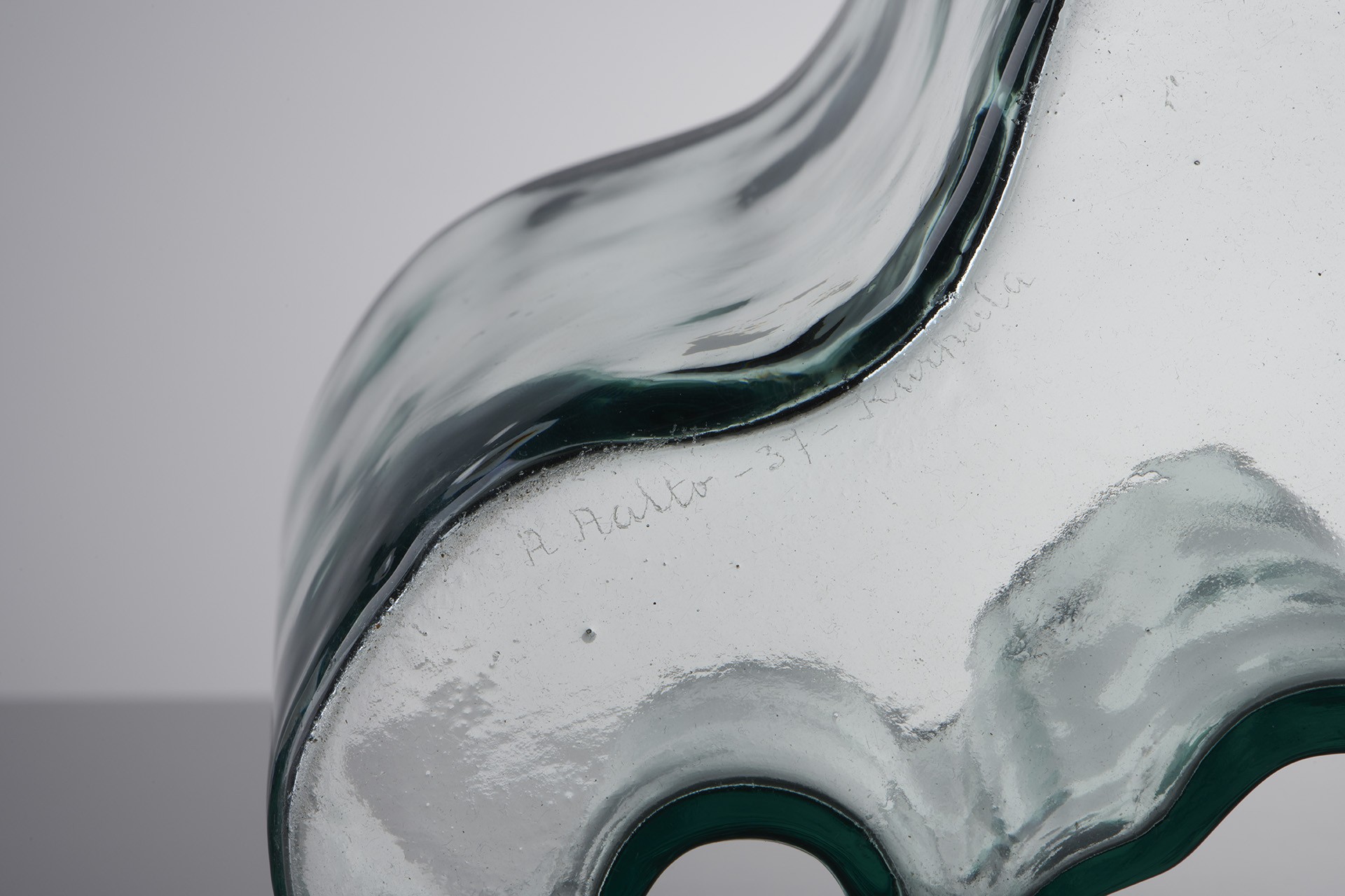 Rare 'Savoy' Vase, Model no. 9750 image 6