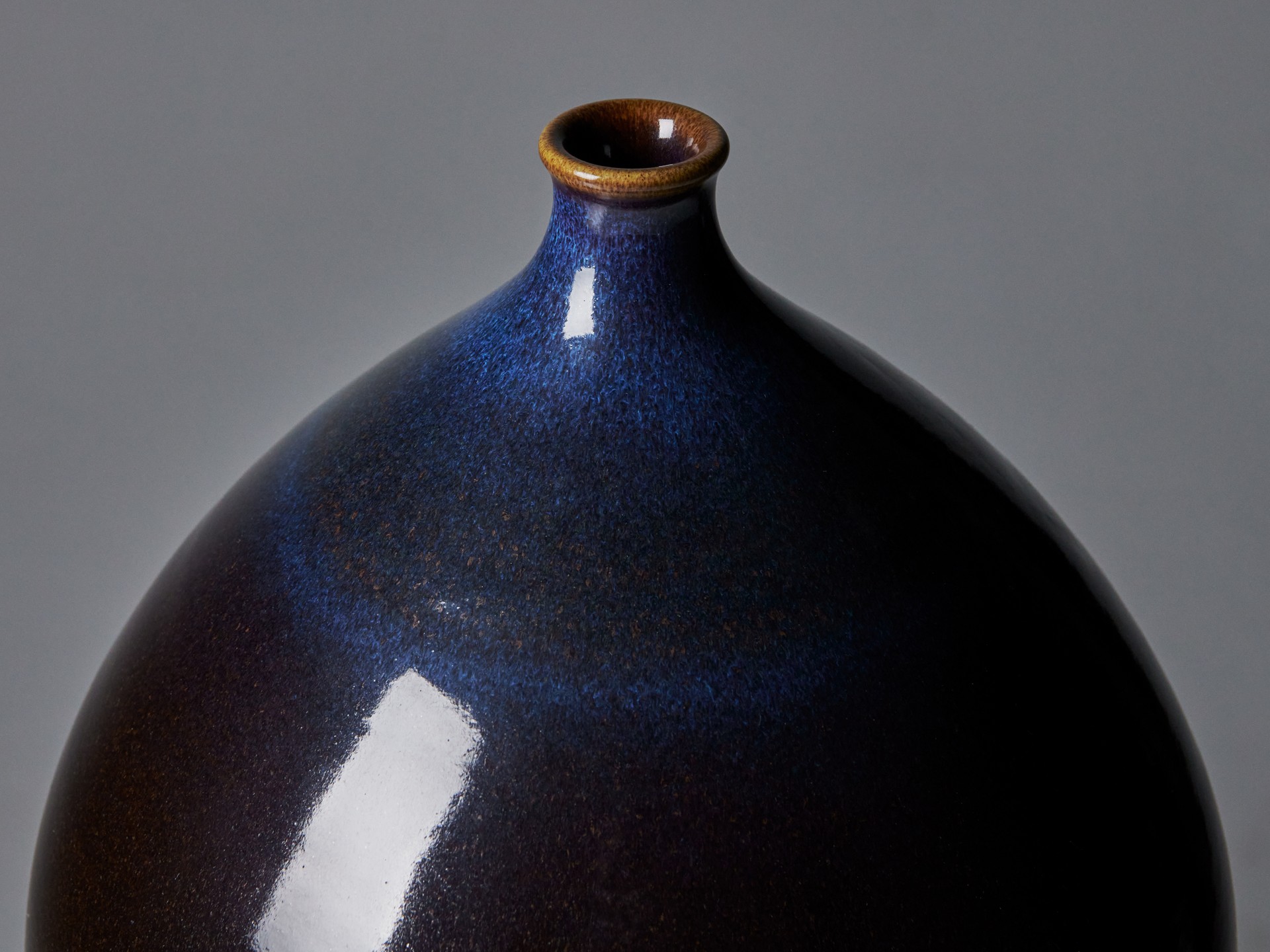 Vase image 3