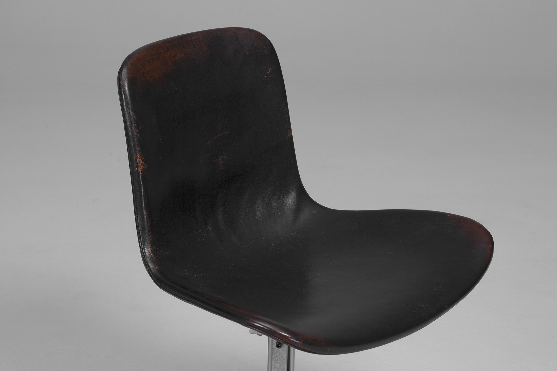 Set of Four PK-9 Chairs image 6