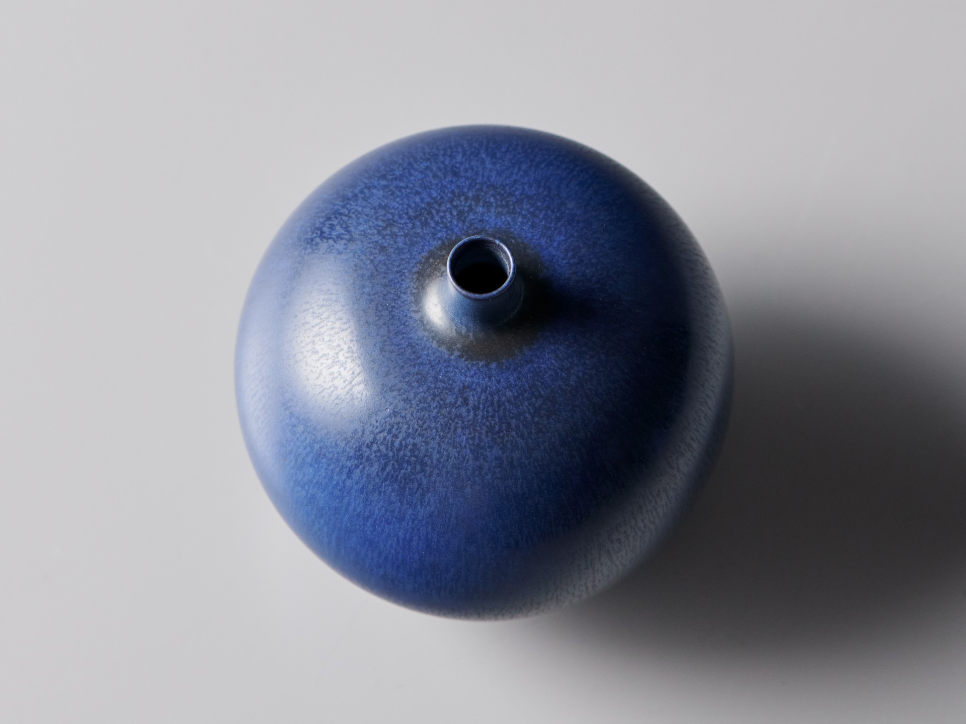Set of Three Vases image 10