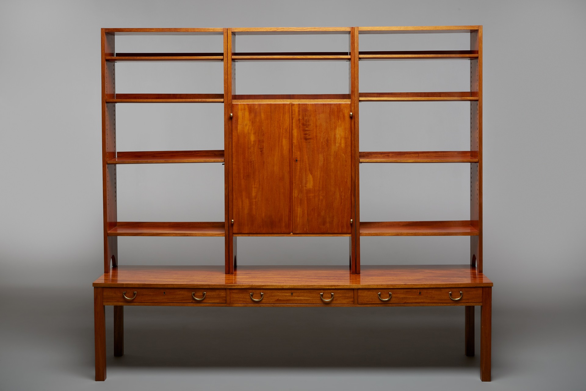 Bookshelf, Model no. 1142 image 2