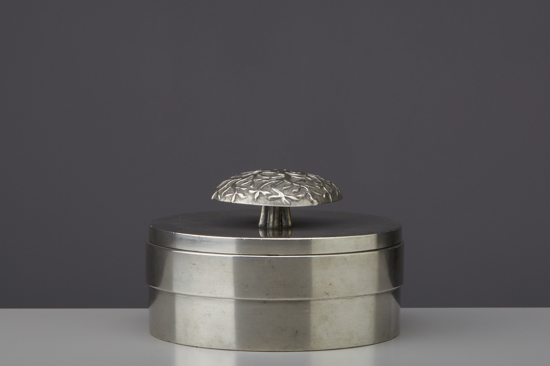 Cylindrical Vessel with Cover
