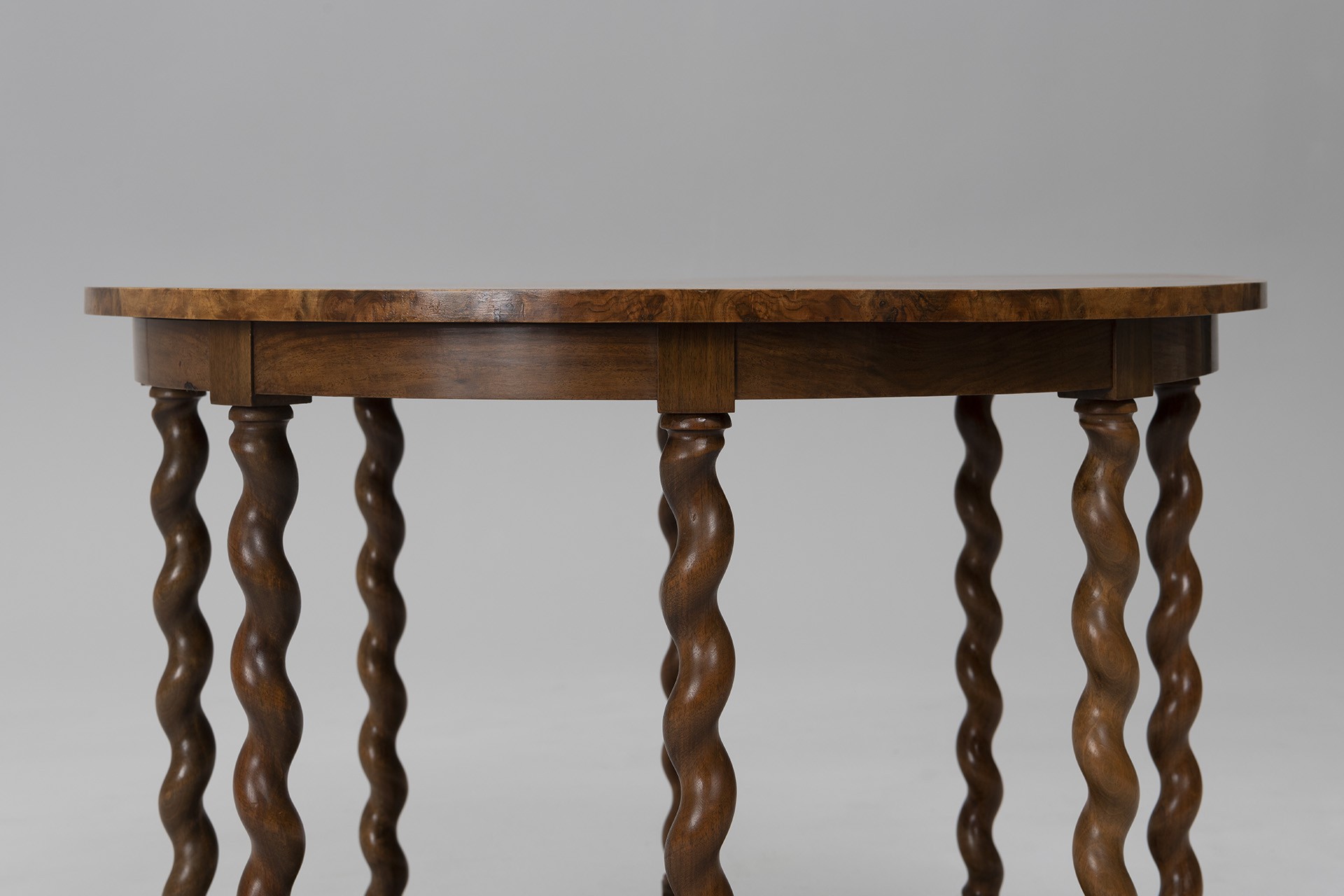 Unique Salon Table image 3