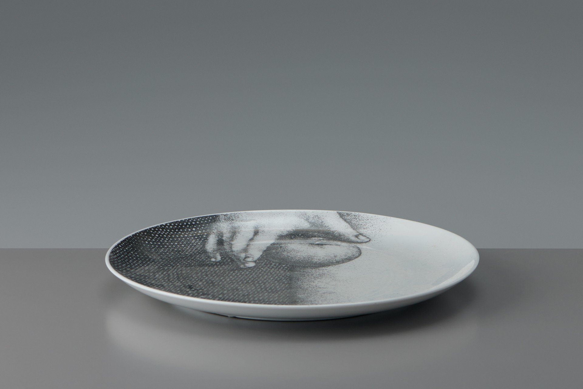 Set of 'Eva' Plates image 5