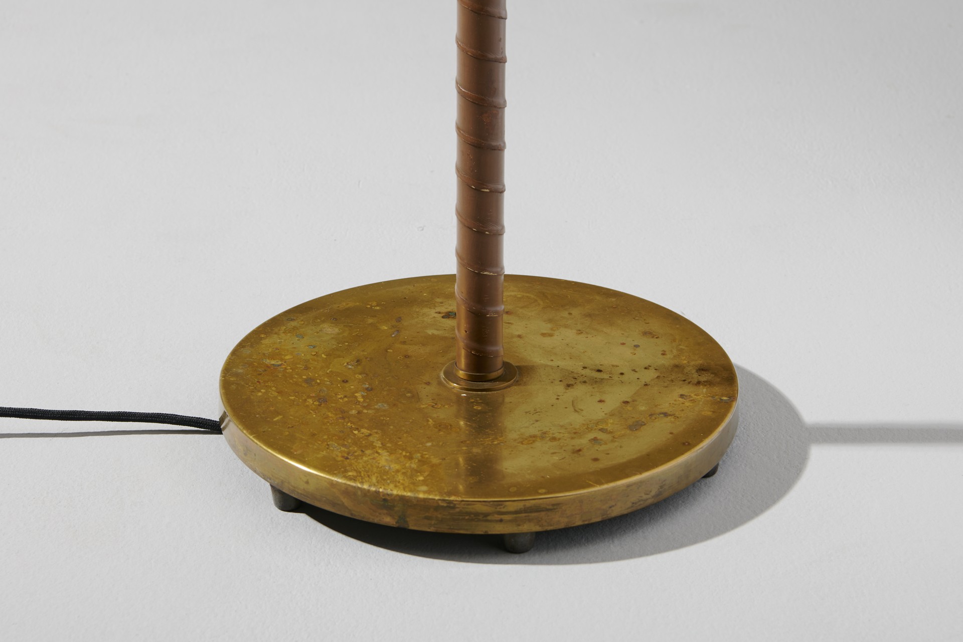 Pair of floor lamps image 3