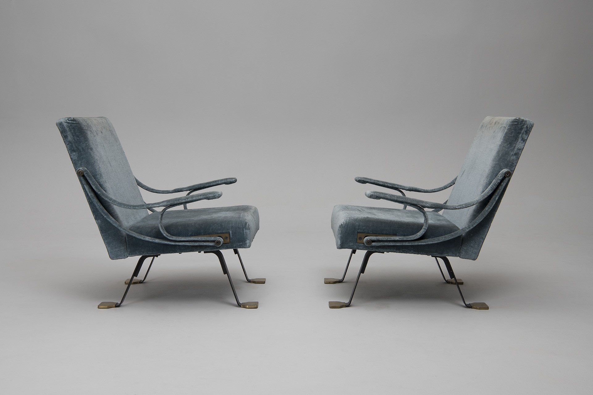 Pair of Adjustable 'Digamma' Armchairs image 3