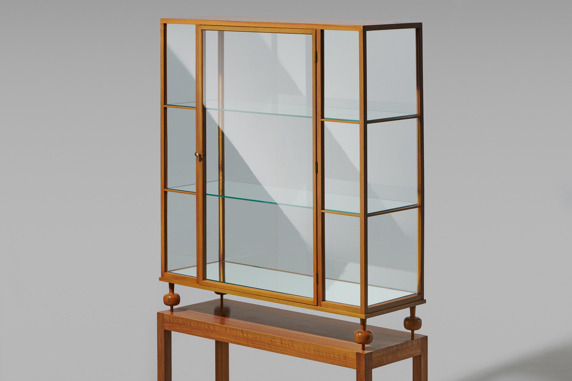 Display cabinet image 3