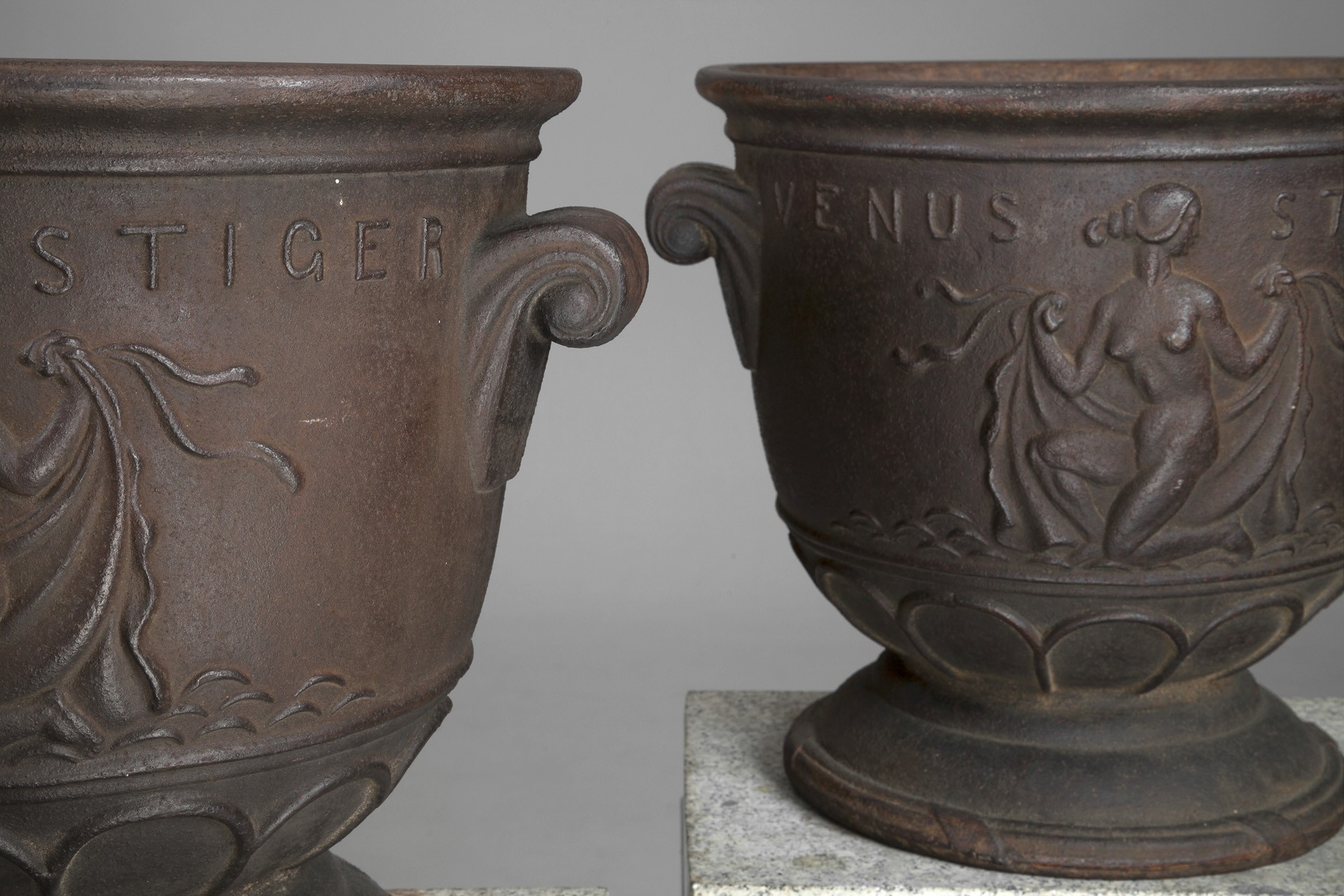 Pair of Näfveqvarns Urns image 4