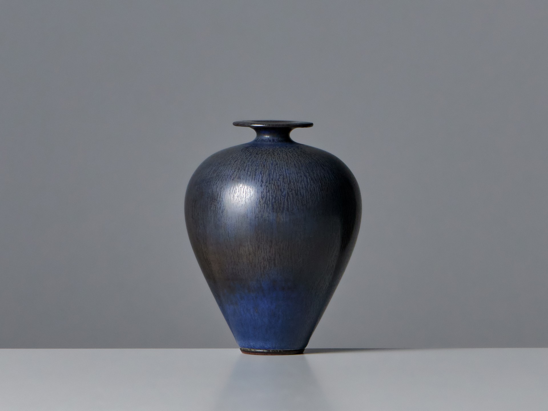Set of Three Vases image 7