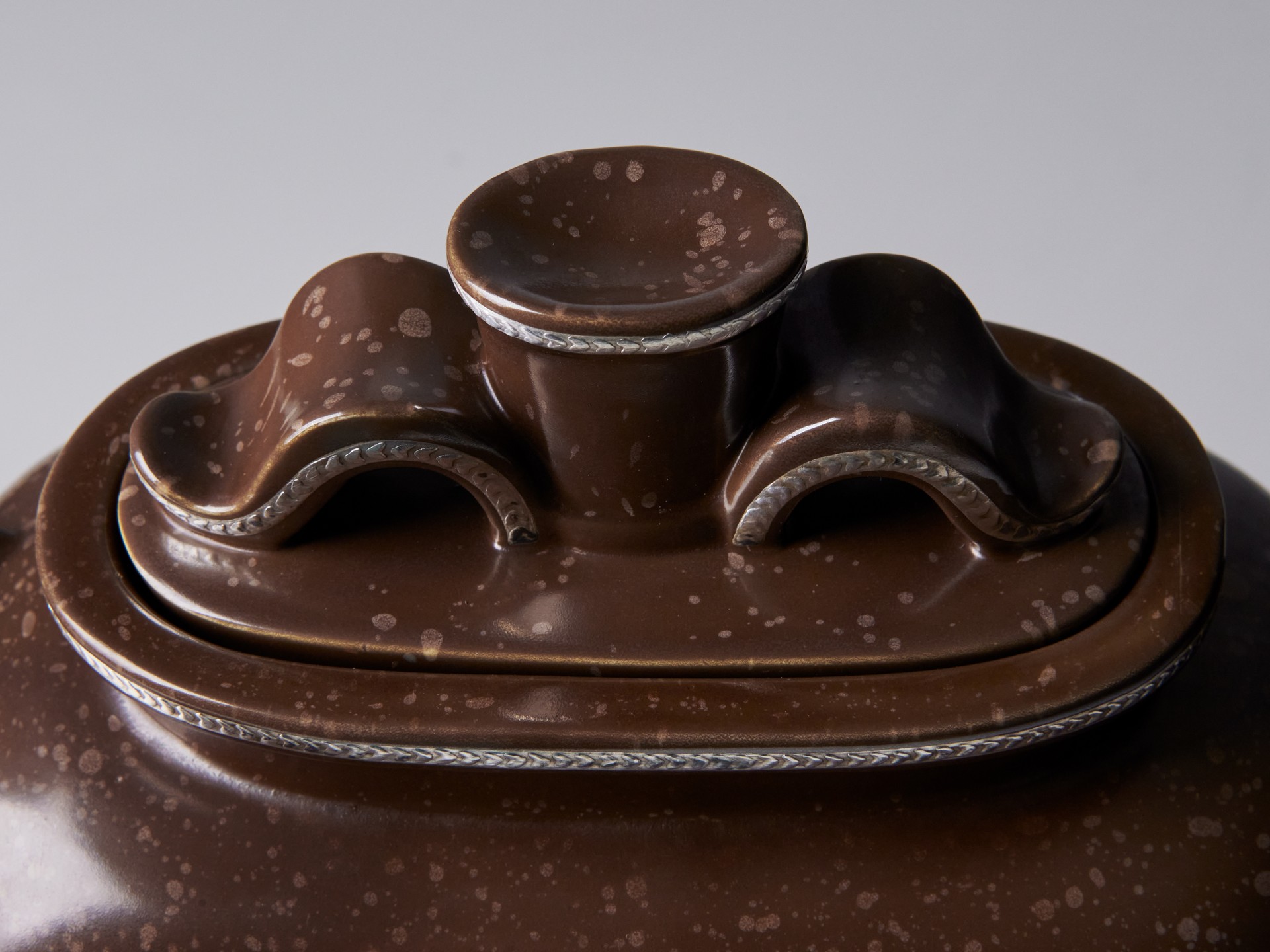 'Argenta' Urn with Cover image 9
