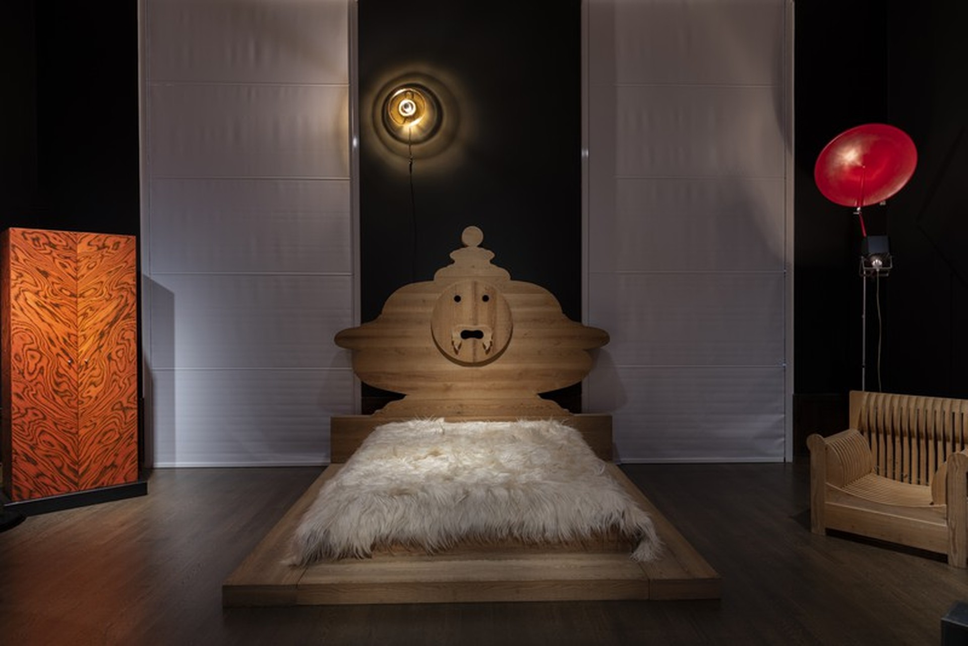 'La Bocca della Verita' Bed image 4