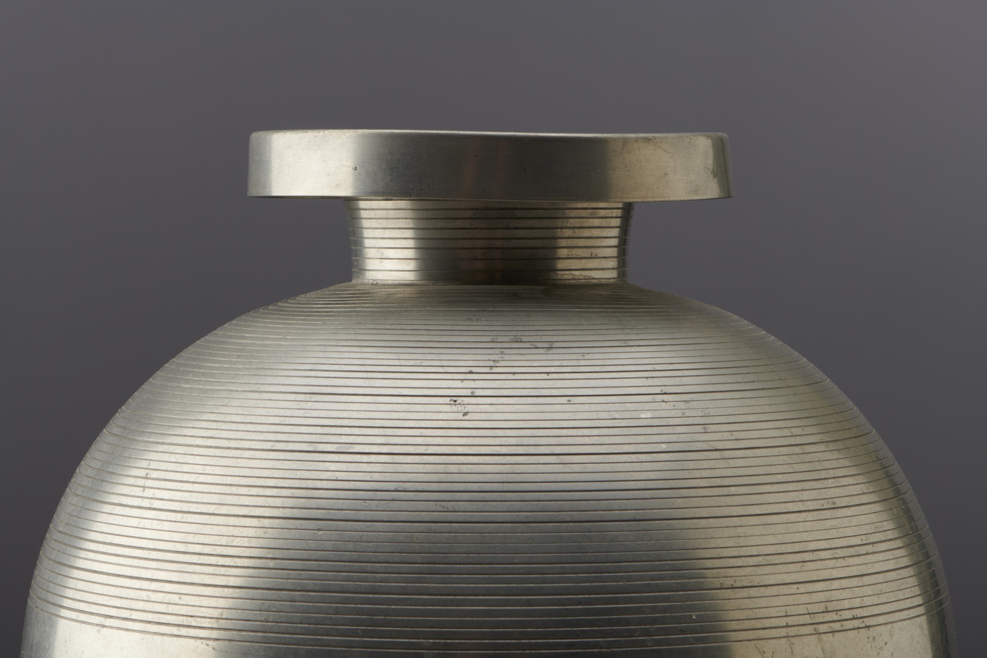 Pair of vases image 3