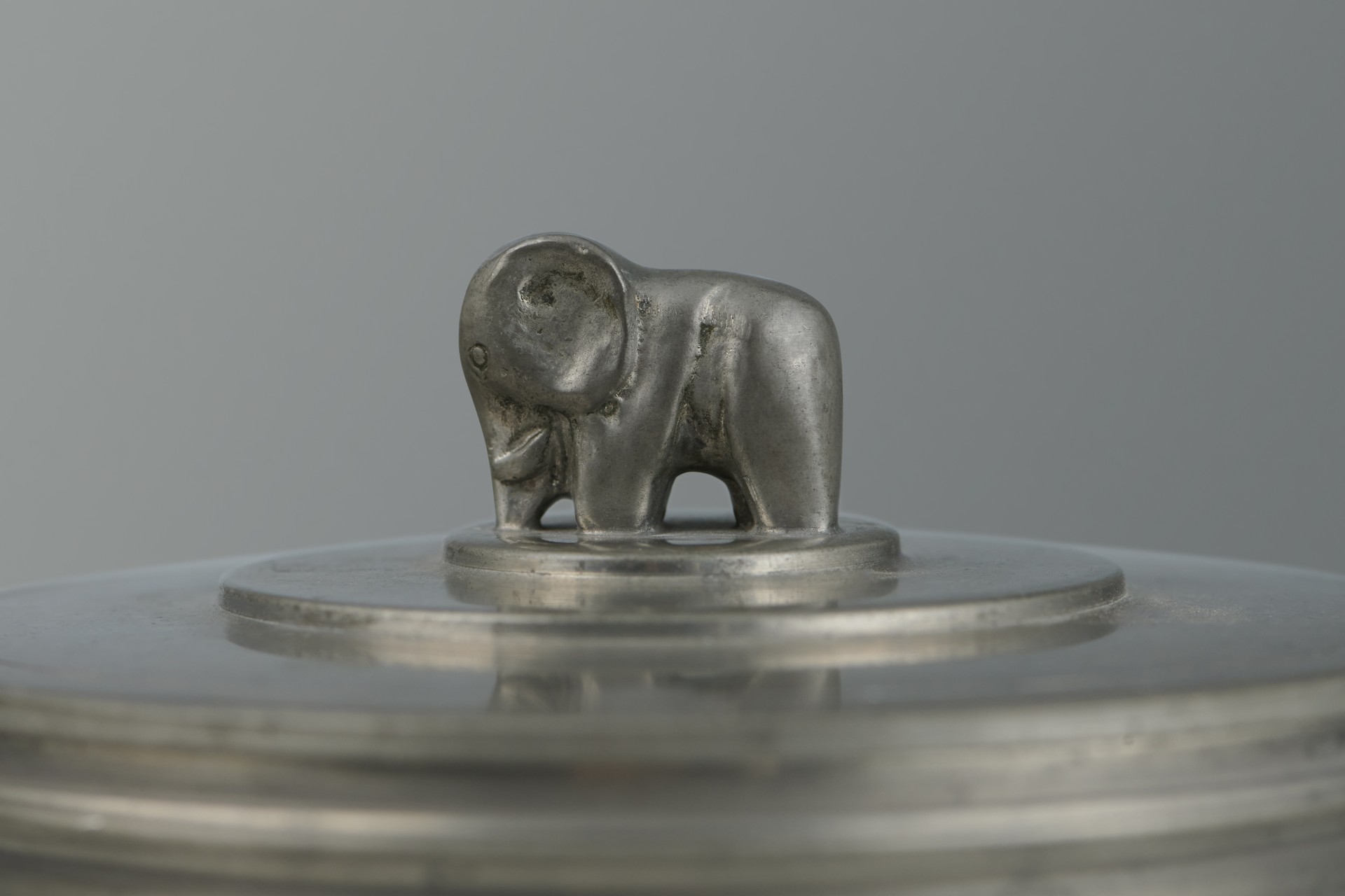 Vessel with Cover image 3