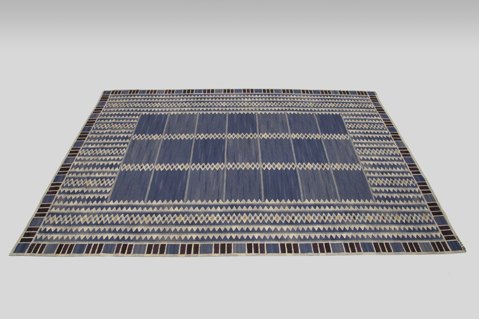 Large "Salerno Blå" Carpet