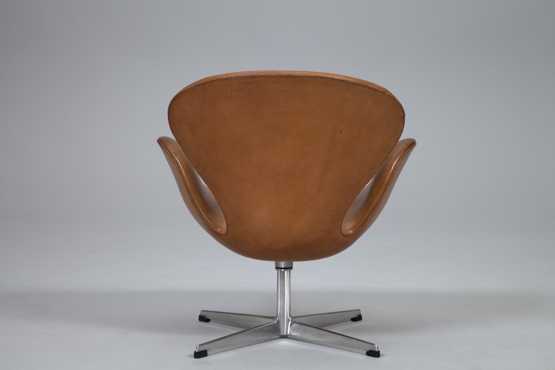 'Swan' Chair image 3