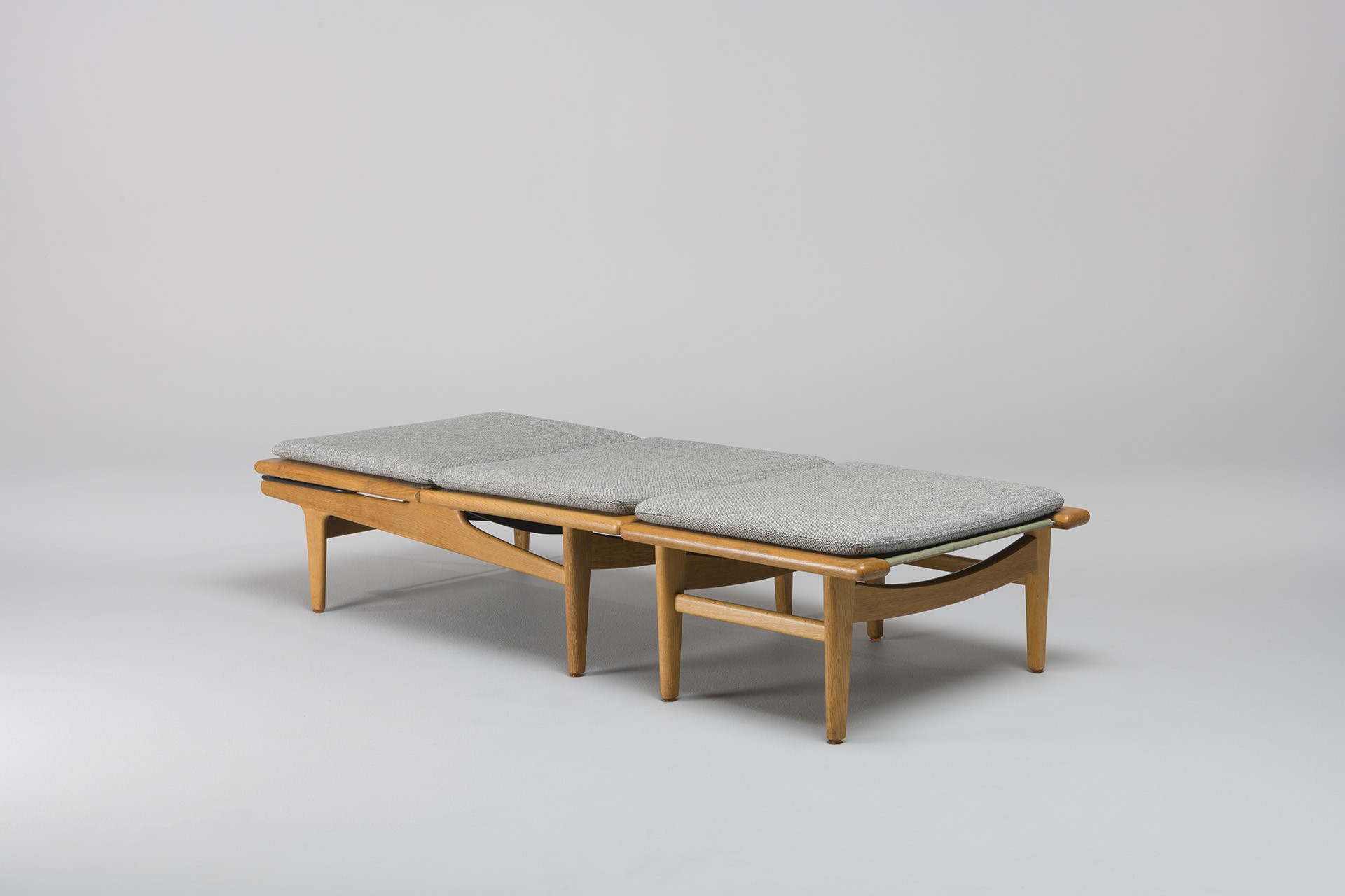 Adjustable Chaise Longue / Daybed and Ottoman, Model no. 'GE 1' image 4