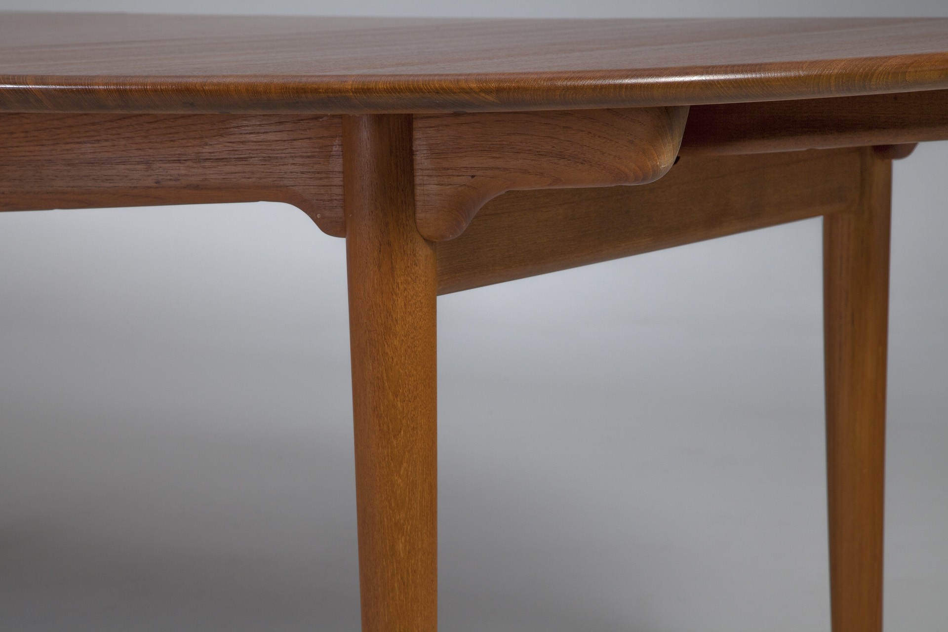 Oval Dining Table JH 567 image 5