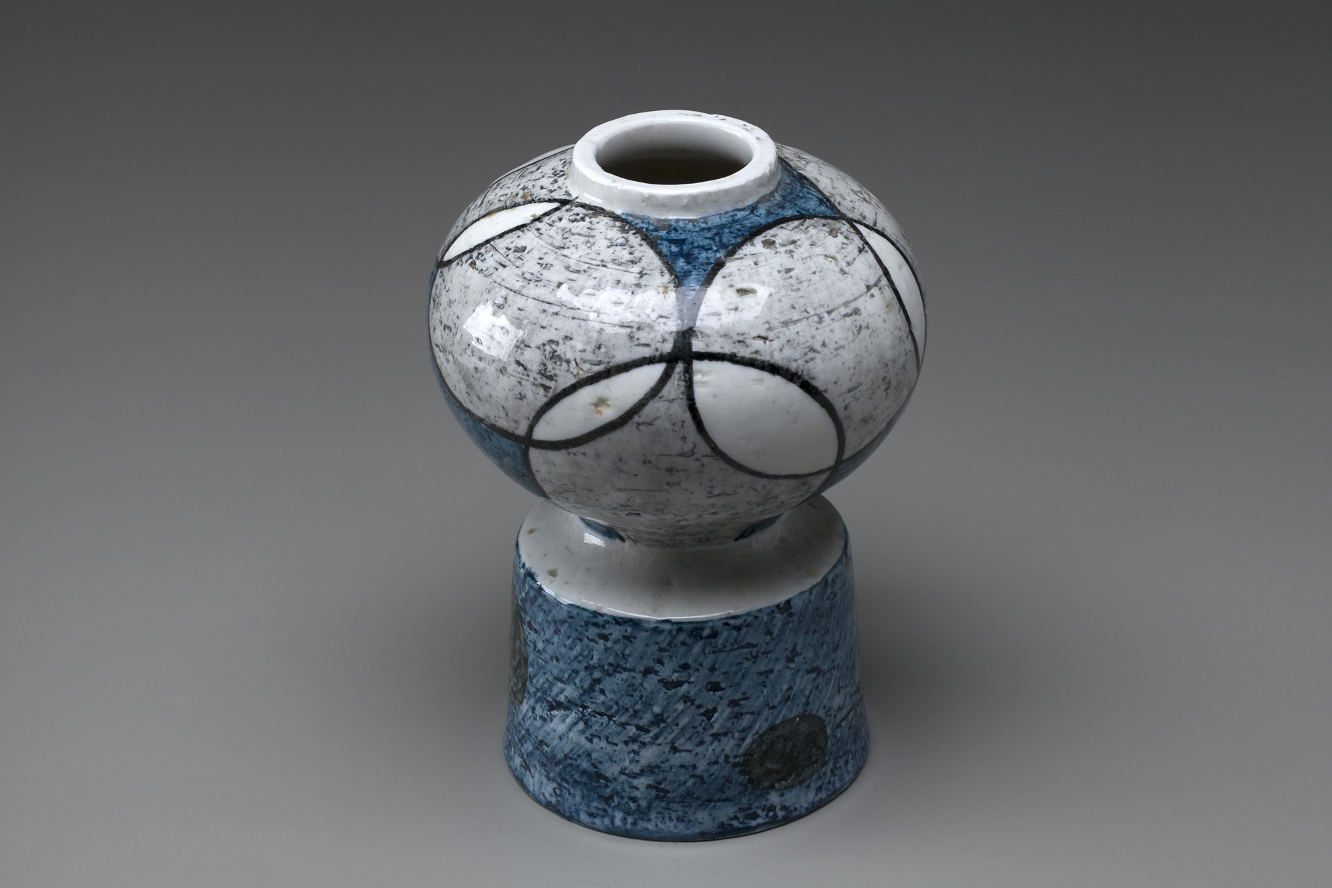 Vase image 2