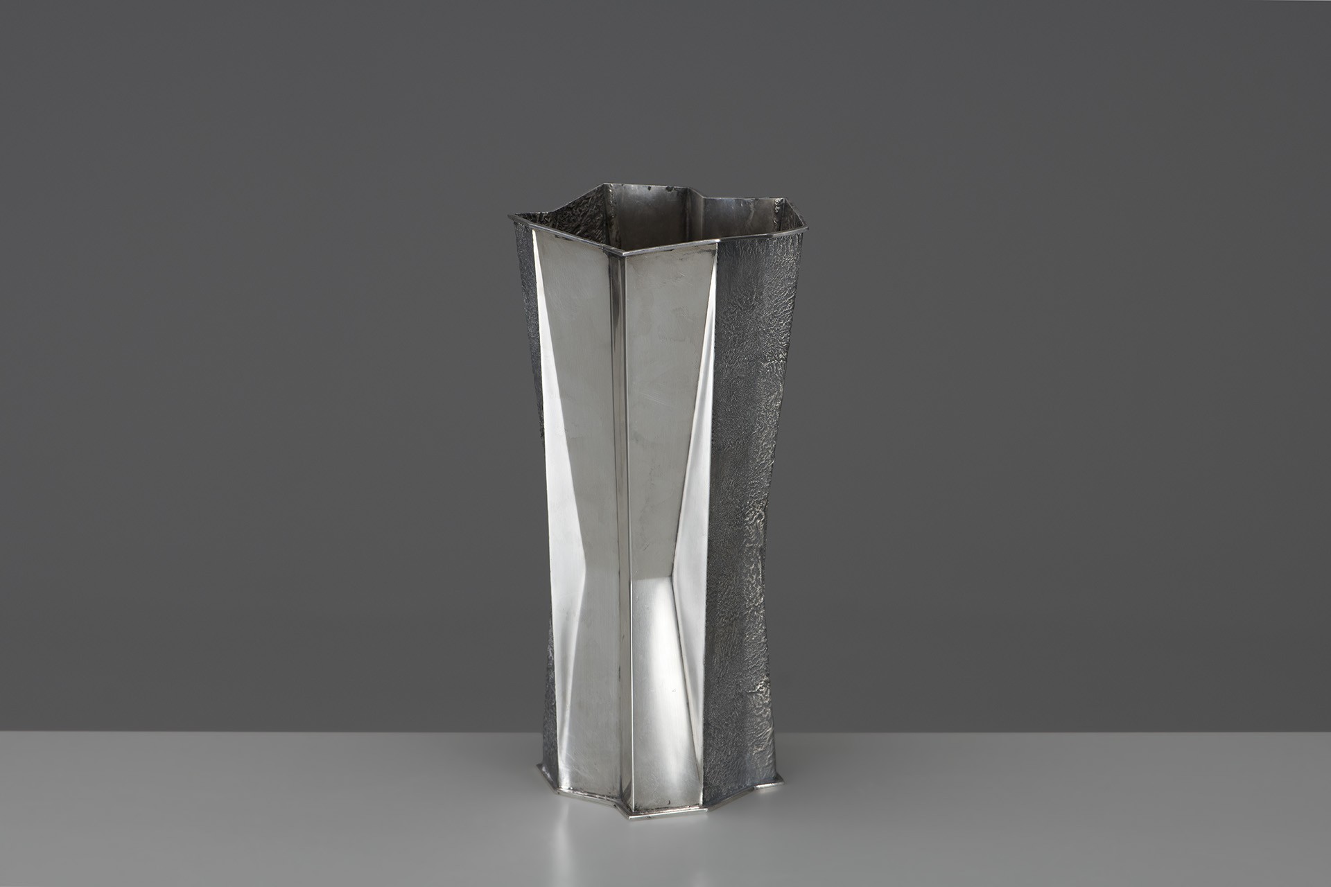 Silver Vase Model no. TW 226 image 2