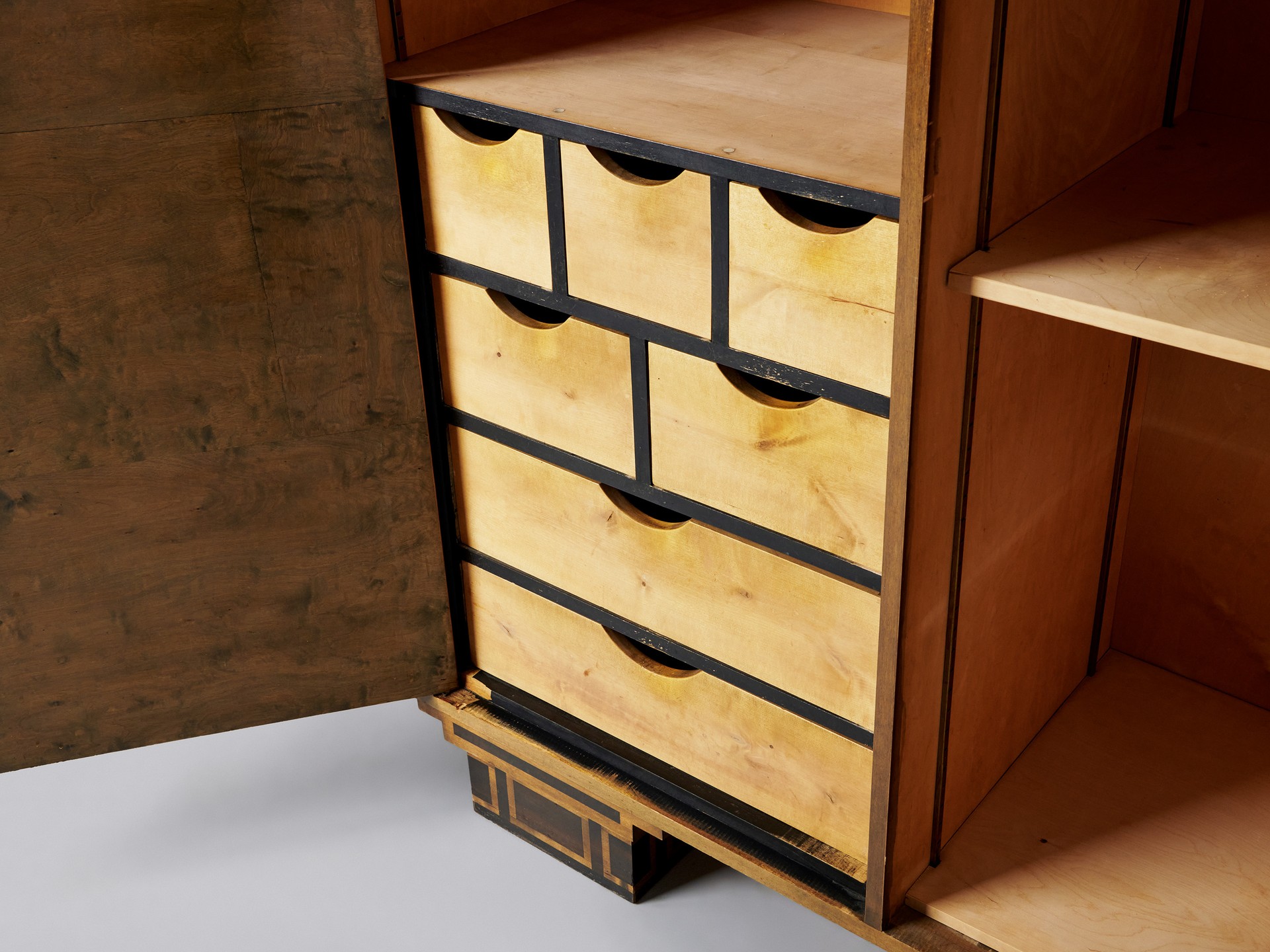 Swedish Grace Cabinet image 9