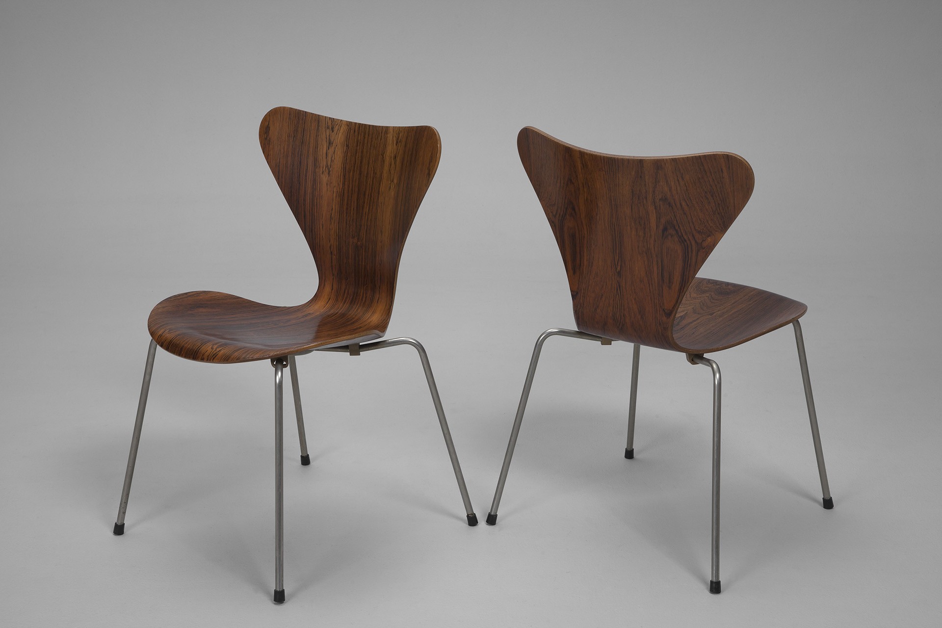 Twelve "7" Chairs image 4