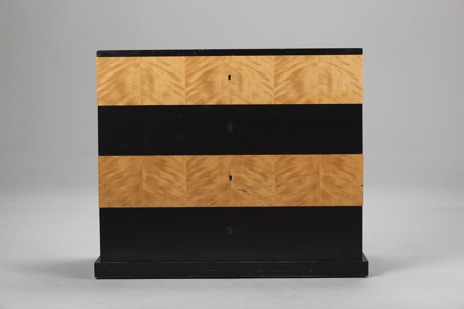 'Grand' Chest of Drawers image 4