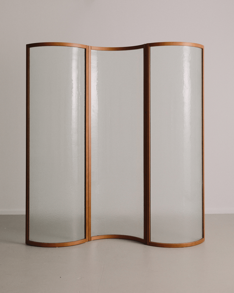 Curved glass room divider