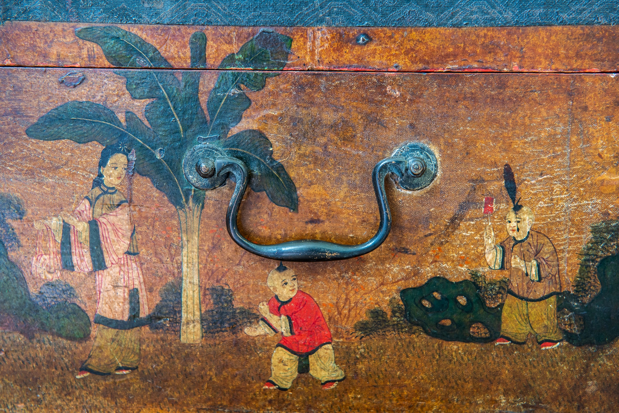 A Chinese-Export Polychrome Painted Small Trunk image 7