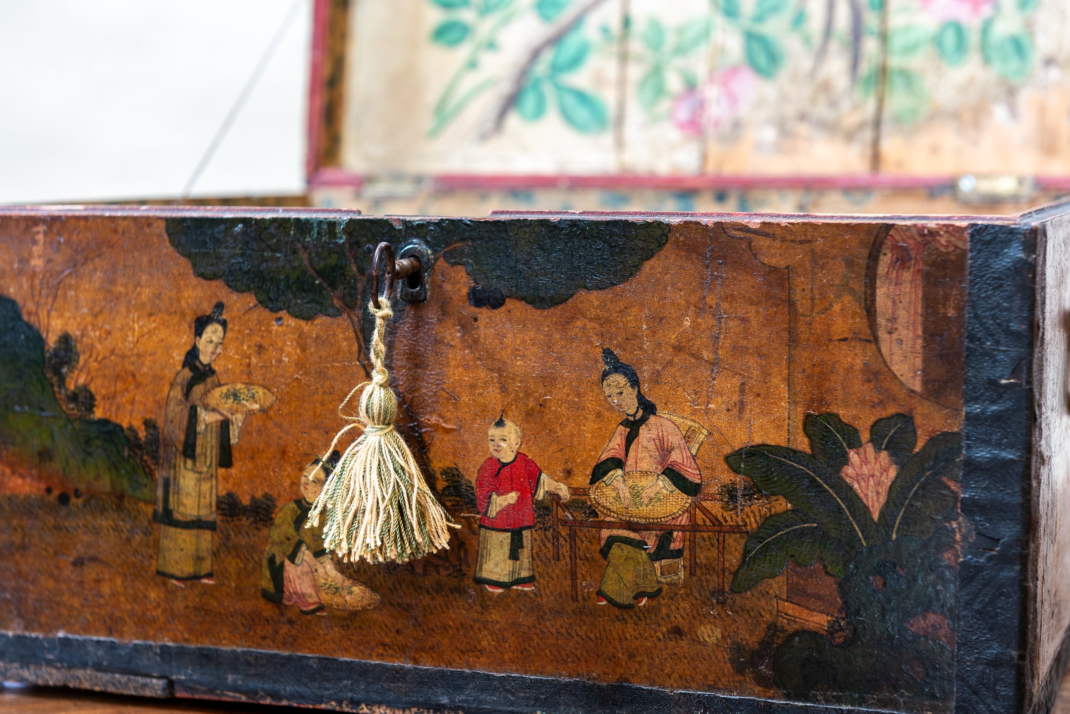 A Chinese-Export Polychrome Painted Small Trunk image 5