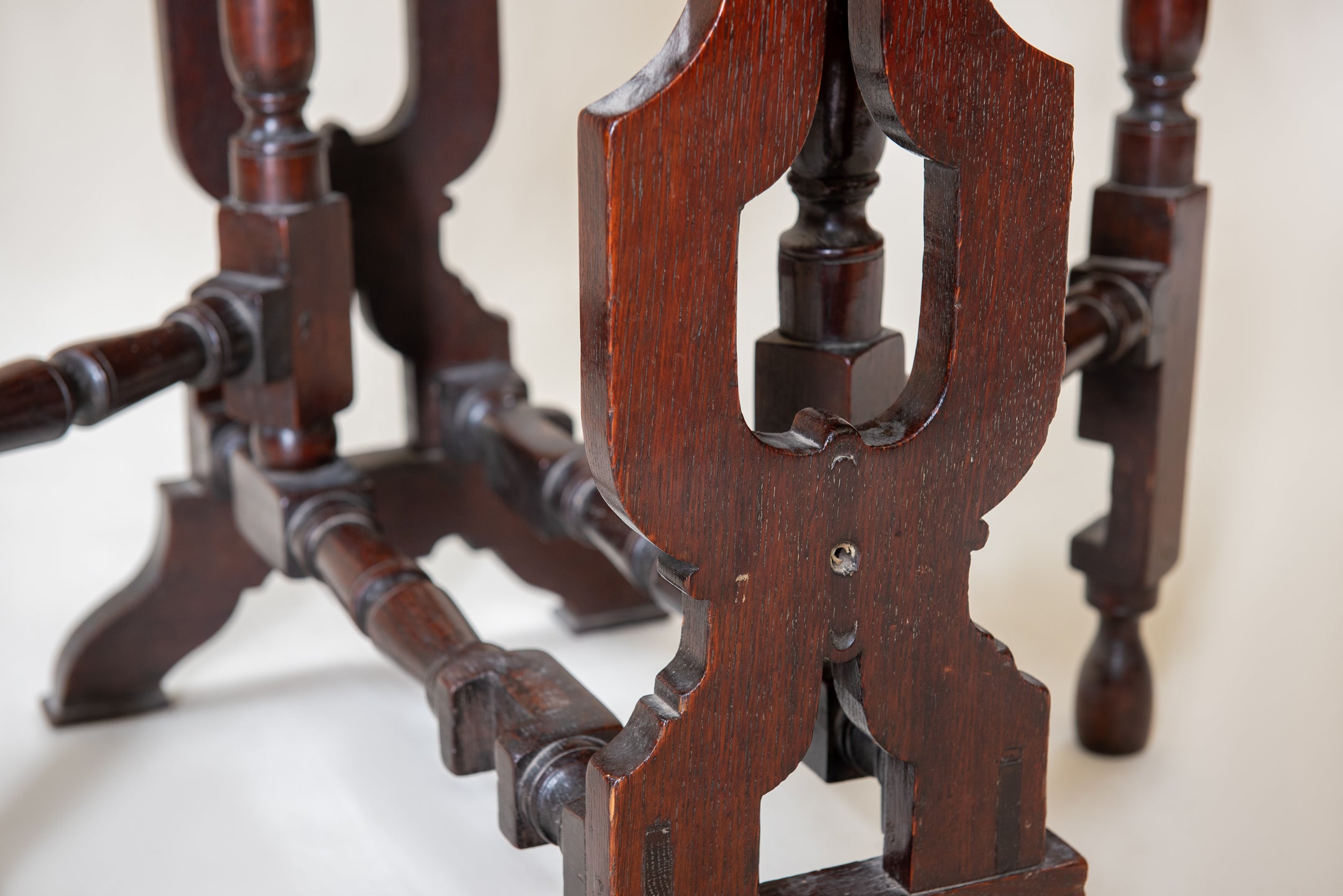 An Oak Drop-Leaf Side Table image 4