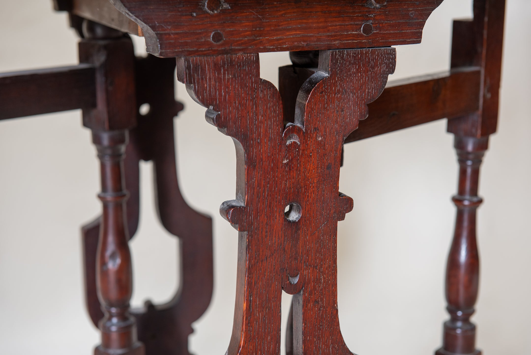 An Oak Drop-Leaf Side Table image 3