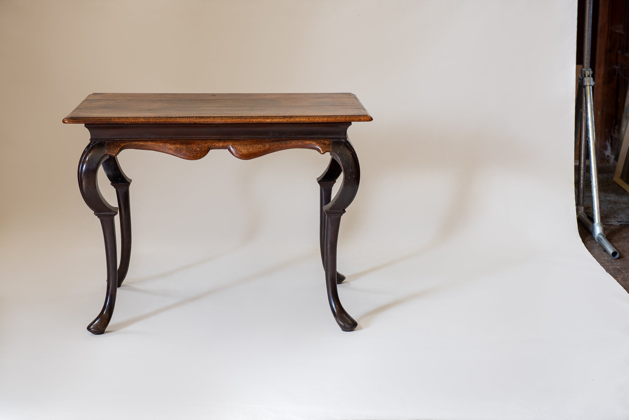 Anglo-Dutch Centre Table image 3