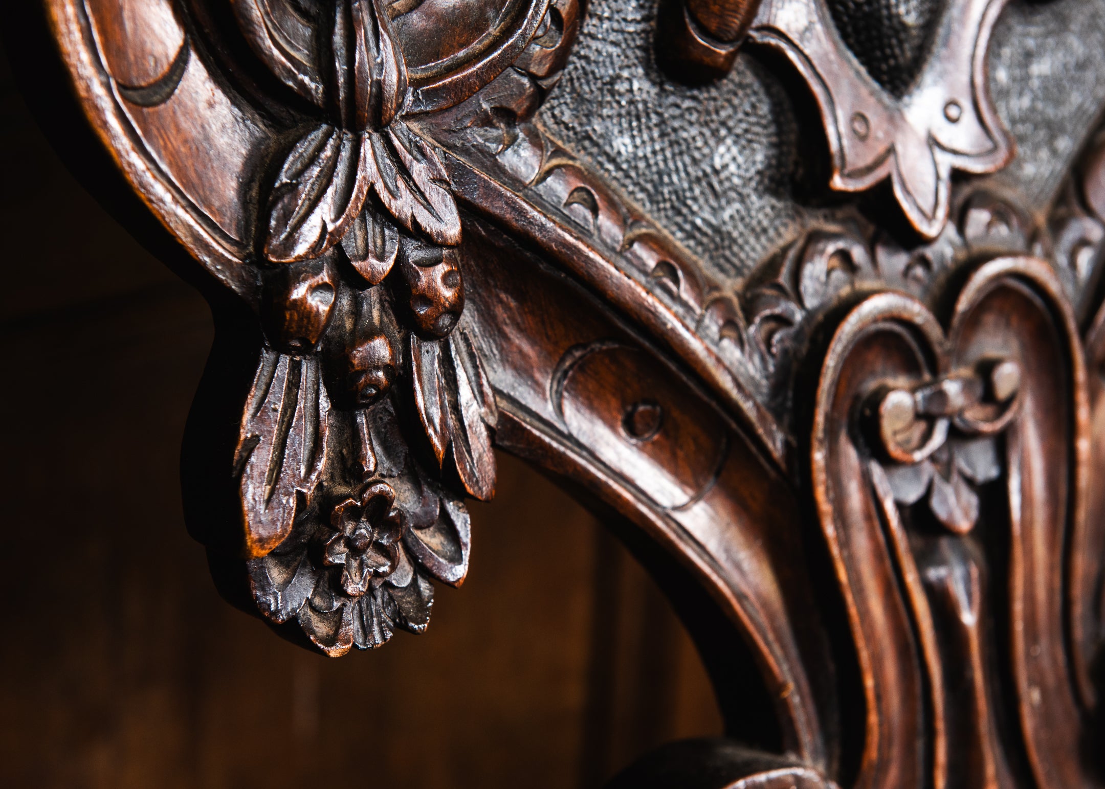 Four Carved Walnut Sgabello Hall Chairs image 7