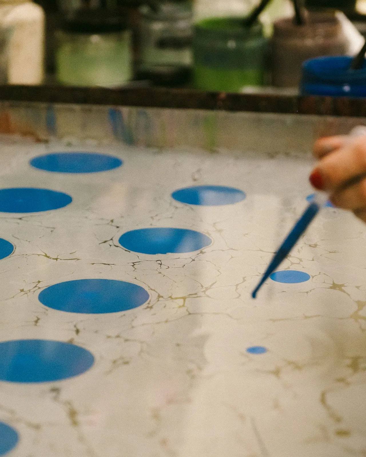 Using a pipette to apply paint ot the Carragheen soultion can help to acheieve a bolder pattern