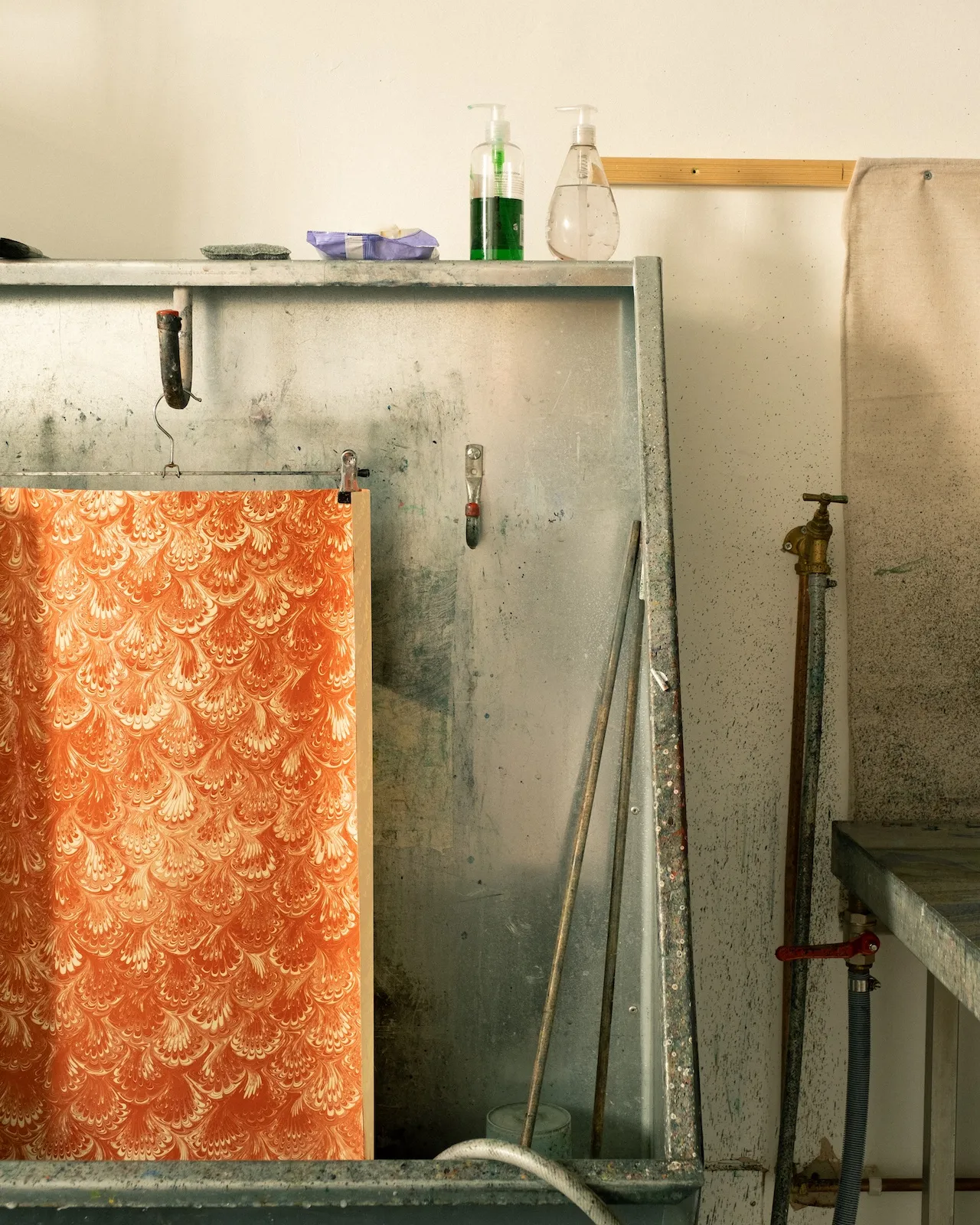 Papers are rinsed in the spray booth to remove the Carragheen solution, which is viscose and slimy.